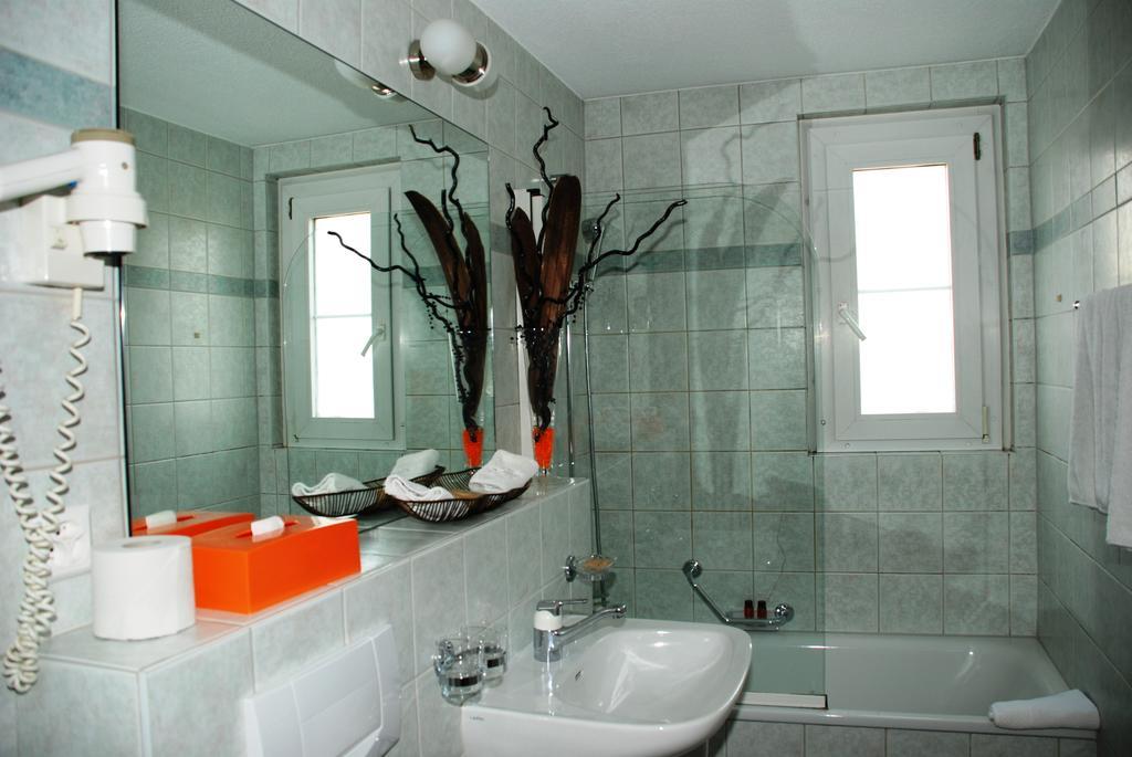 Hostellerie De Geneve Vevey Room photo